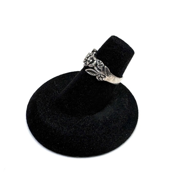 Sterling Silver Flower and Leaf Band Carved Floral Ring Size 5 1/4 - Picture 3 of 12